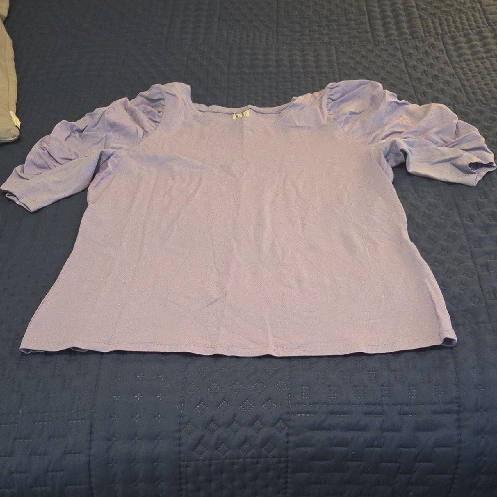 **FINAL SALE**EUC WORTHINGTON LAVENDER RUCHED SLEEVE TOP.   **DONATE 04/19**